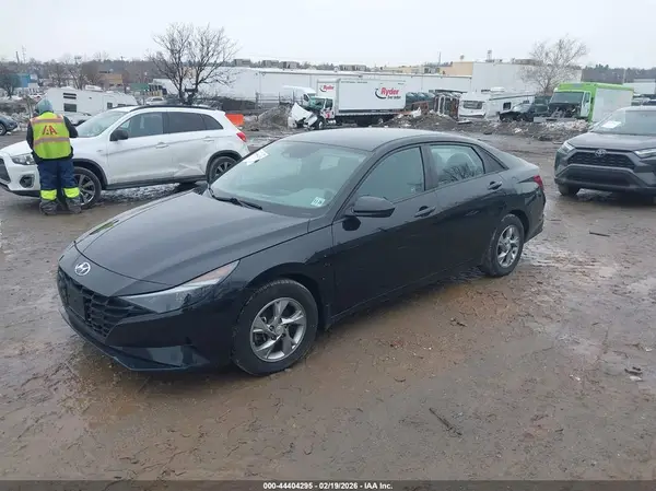 5NPLL4AG2NH056443 2022 HYUNDAI ELANTRA - Image 2