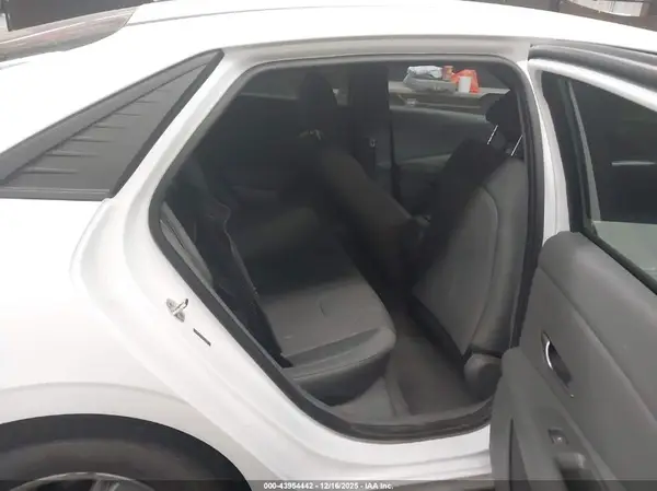 5NPLL4AG7NH061704 2022 HYUNDAI ELANTRA - Image 8