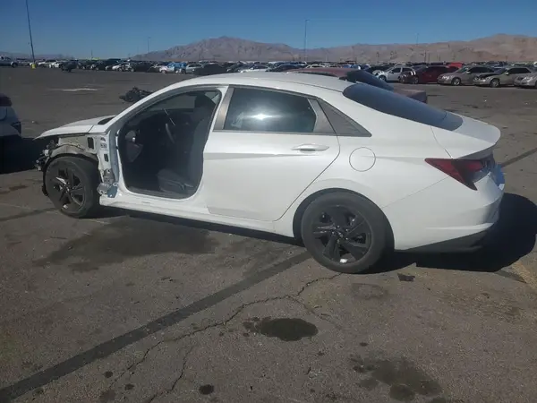5NPLM4AG0NH058415 2022 HYUNDAI ELANTRA - Image 2