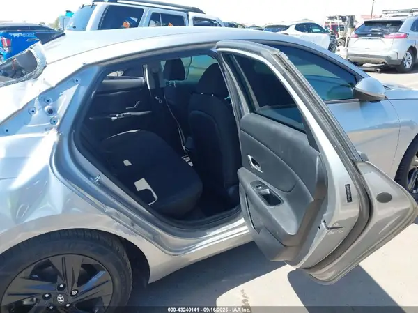 5NPLM4AG1MH048300 2021 HYUNDAI ELANTRA - Image 8