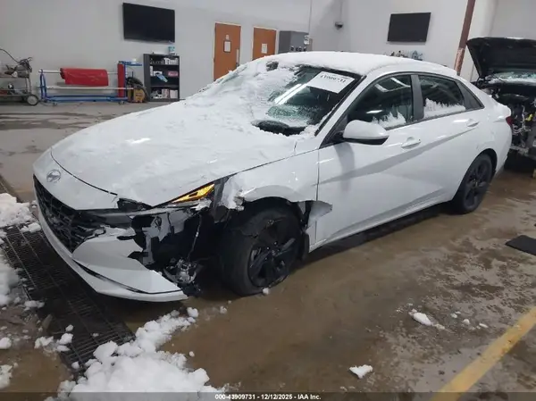 5NPLM4AG1NH064675 2022 HYUNDAI ELANTRA - Image 2
