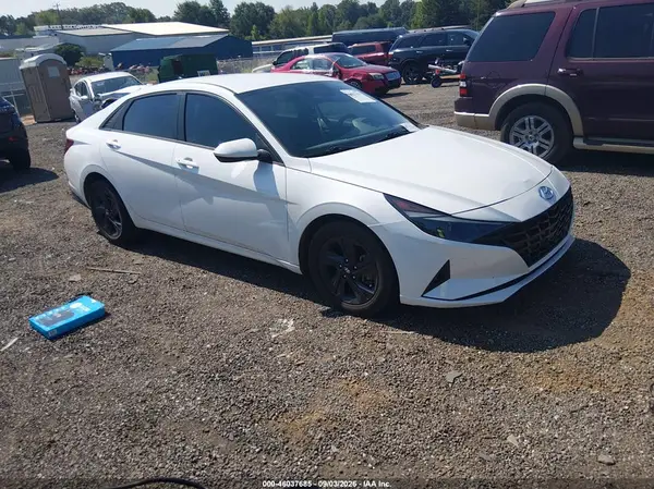 5NPLM4AG1NH067222 2022 HYUNDAI ELANTRA - Image 1
