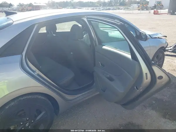 5NPLM4AG1NH078995 2022 HYUNDAI ELANTRA - Image 8