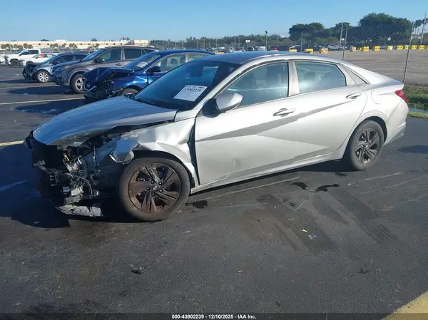 5NPLM4AG1NH083291 2022 HYUNDAI ELANTRA - Image 2