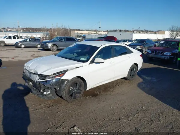 5NPLM4AG2NH053748 2022 HYUNDAI ELANTRA - Image 2