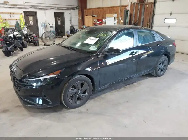 5NPLM4AG2NH071831 2022 HYUNDAI ELANTRA - Image 2