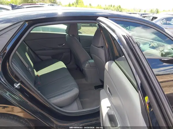 5NPLM4AG2NH072042 2022 HYUNDAI ELANTRA - Image 8