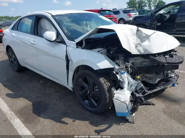 5NPLM4AG3NH082353 2022 HYUNDAI ELANTRA - Image 1