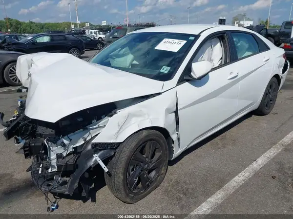 5NPLM4AG3NH082353 2022 HYUNDAI ELANTRA - Image 2