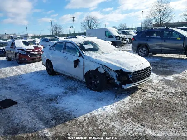 5NPLM4AG3PH087944 2023 HYUNDAI ELANTRA - Image 1