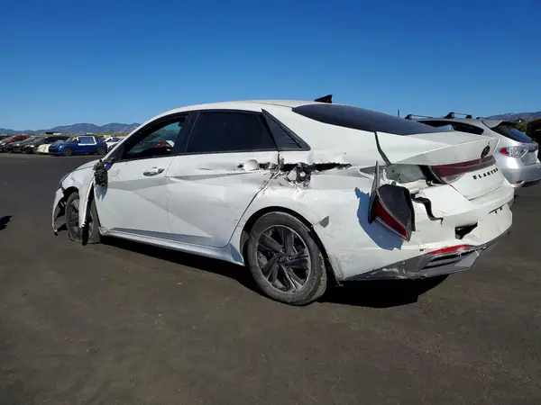 5NPLM4AG4NH054562 2022 HYUNDAI ELANTRA - Image 2