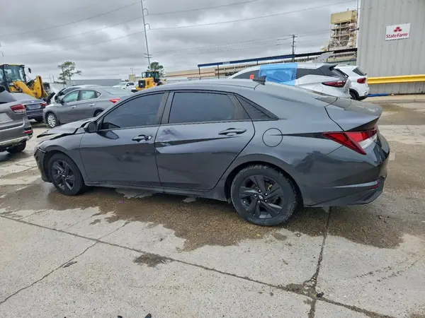 5NPLM4AG4NH082748 2022 HYUNDAI ELANTRA - Image 2