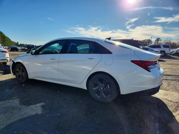 5NPLM4AG4NH085360 2022 HYUNDAI ELANTRA - Image 2