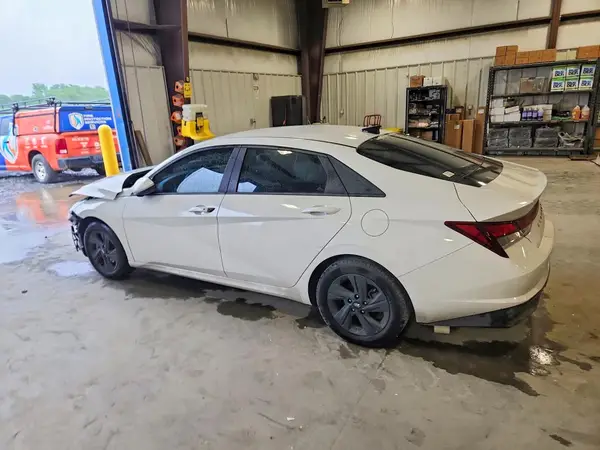 5NPLM4AG4PH112138 2023 HYUNDAI ELANTRA - Image 2