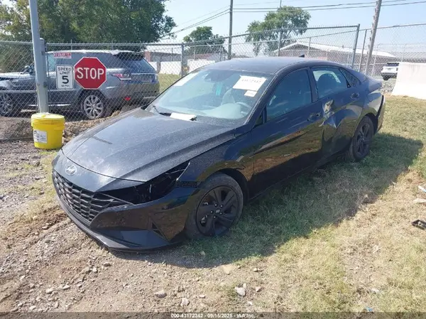5NPLM4AG4PH118702 2023 HYUNDAI ELANTRA - Image 2