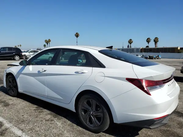 5NPLM4AG5MH043195 2021 HYUNDAI ELANTRA - Image 2