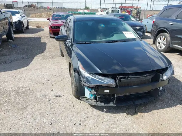 5NPLM4AG5NH067076 2022 HYUNDAI ELANTRA - Image 1
