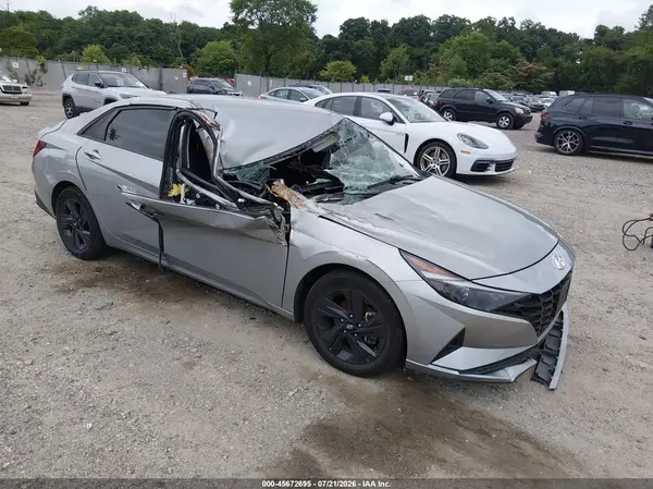 5NPLM4AG5NH070527 2022 HYUNDAI ELANTRA - Image 1