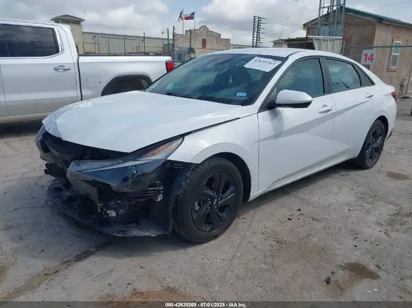 5NPLM4AG5PH104081 2023 HYUNDAI ELANTRA - Image 2