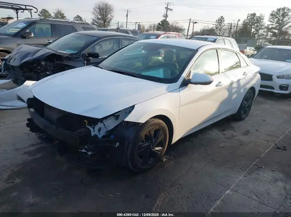 5NPLM4AG5PH112259 2023 HYUNDAI ELANTRA - Image 2