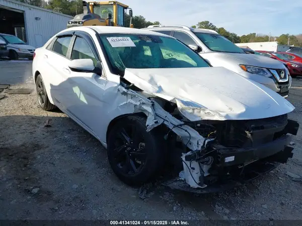5NPLM4AG6NH067863 2022 HYUNDAI ELANTRA - Image 1