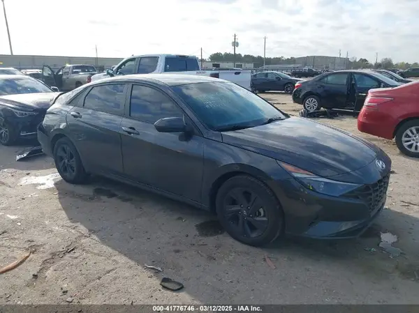 5NPLM4AG6NH070858 2022 HYUNDAI ELANTRA - Image 1