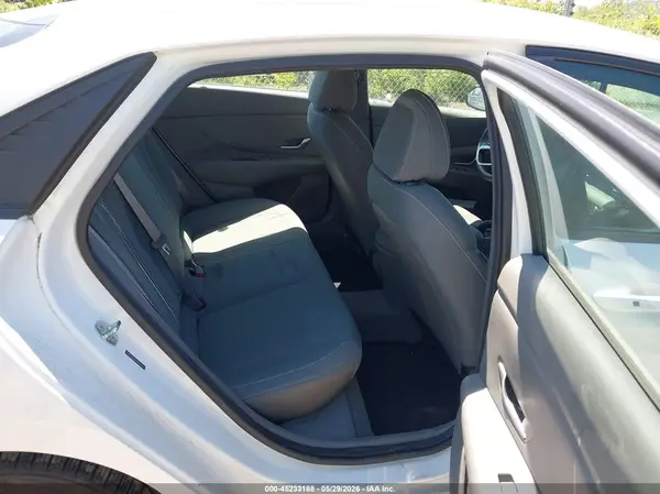 5NPLM4AG6NH074635 2022 HYUNDAI ELANTRA - Image 8