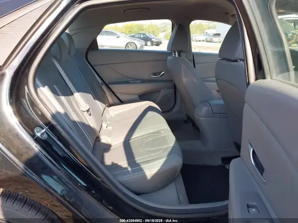 5NPLM4AG7NH063904 2022 HYUNDAI ELANTRA - Image 8
