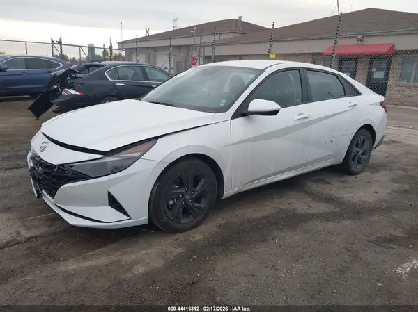 5NPLM4AG7NH065779 2022 HYUNDAI ELANTRA - Image 2