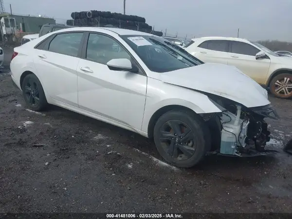 5NPLM4AG7NH065958 2022 HYUNDAI ELANTRA - Image 1
