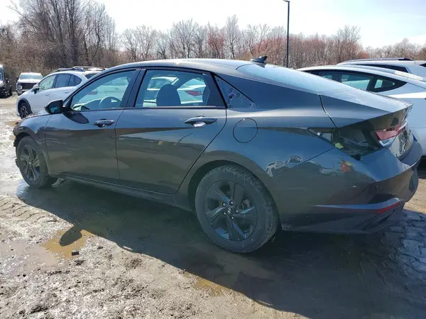 5NPLM4AG7NH075549 2022 HYUNDAI ELANTRA - Image 2