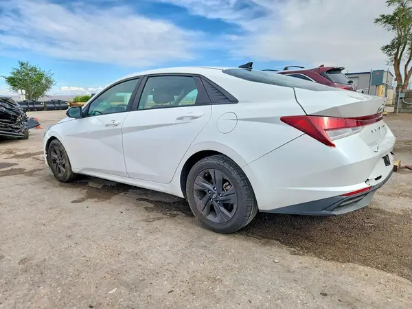 5NPLM4AG8MH003998 2021 HYUNDAI ELANTRA - Image 2