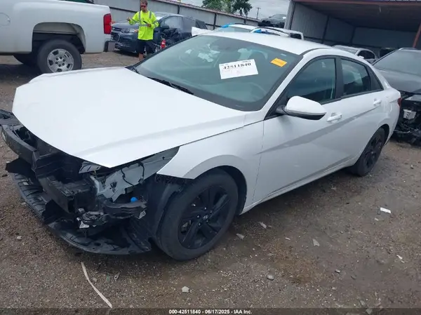 5NPLM4AG8MH033485 2021 HYUNDAI ELANTRA - Image 2