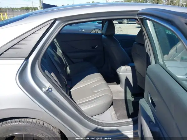 5NPLM4AG8NH055312 2022 HYUNDAI ELANTRA - Image 8
