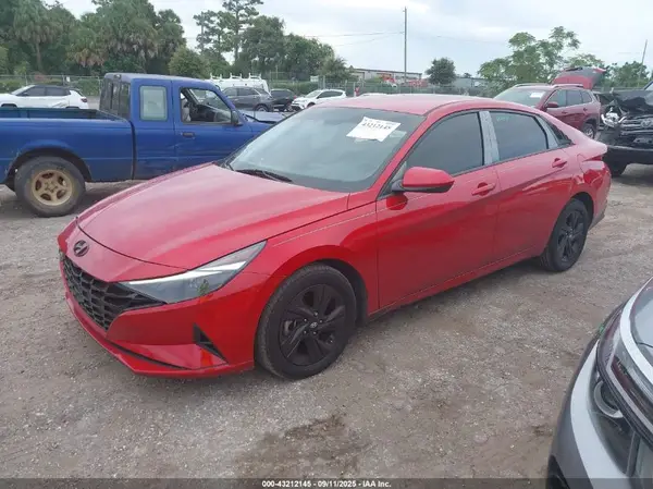 5NPLM4AG8NH057576 2022 HYUNDAI ELANTRA - Image 2