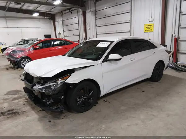 5NPLM4AG8NH068268 2022 HYUNDAI ELANTRA - Image 2