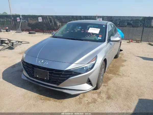 5NPLM4AG8NH070831 2022 HYUNDAI ELANTRA - Image 2