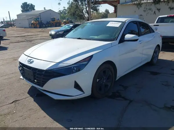 5NPLM4AG8NH073891 2022 HYUNDAI ELANTRA - Image 2