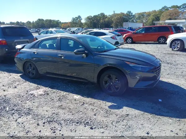 5NPLM4AG8NH076631 2022 HYUNDAI ELANTRA - Image 1
