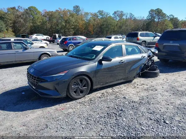 5NPLM4AG8NH076631 2022 HYUNDAI ELANTRA - Image 2