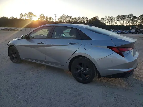5NPLM4AG8NH078105 2022 HYUNDAI ELANTRA - Image 2