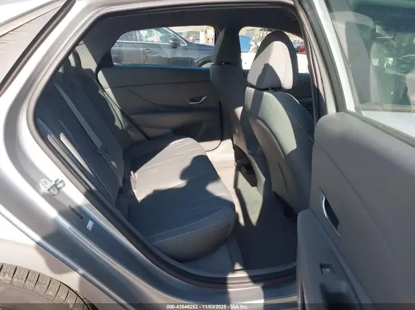 5NPLM4AG8NH079562 2022 HYUNDAI ELANTRA - Image 8