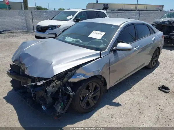 5NPLM4AG8NH081957 2022 HYUNDAI ELANTRA - Image 2