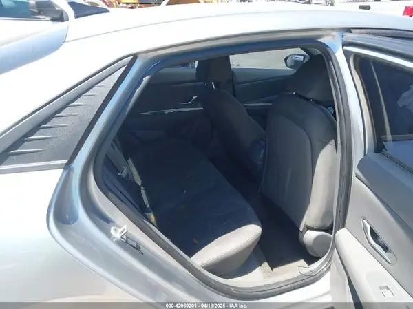 5NPLM4AG8NH081957 2022 HYUNDAI ELANTRA - Image 8