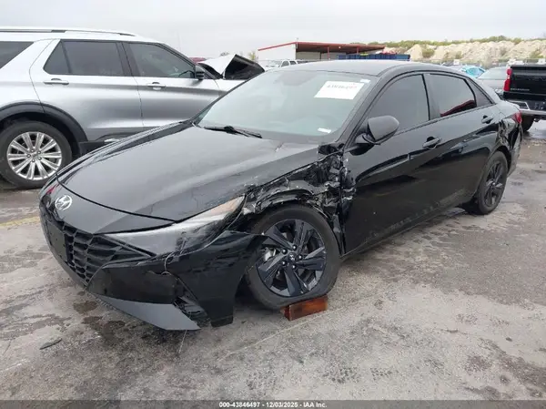 5NPLM4AG8NH082493 2022 HYUNDAI ELANTRA - Image 2