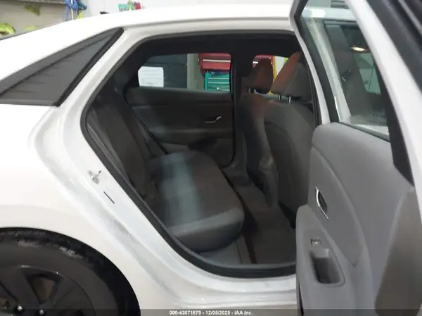 5NPLM4AG8PH092556 2023 HYUNDAI ELANTRA - Image 8
