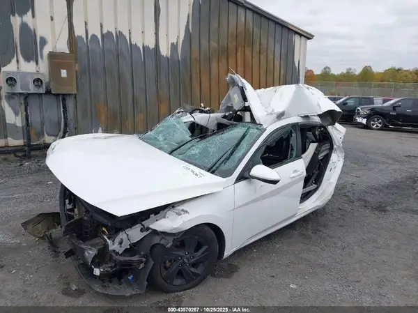 5NPLM4AG8PH101675 2023 HYUNDAI ELANTRA - Image 2