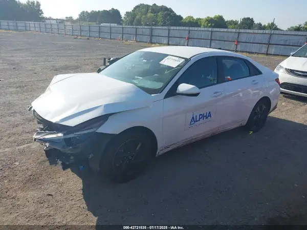 5NPLM4AG8PH102454 2023 HYUNDAI ELANTRA - Image 2
