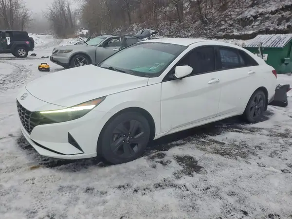 5NPLM4AG9NH065783 2022 HYUNDAI ELANTRA - Image 1