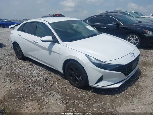 5NPLM4AG9NH066707 2022 HYUNDAI ELANTRA - Image 1